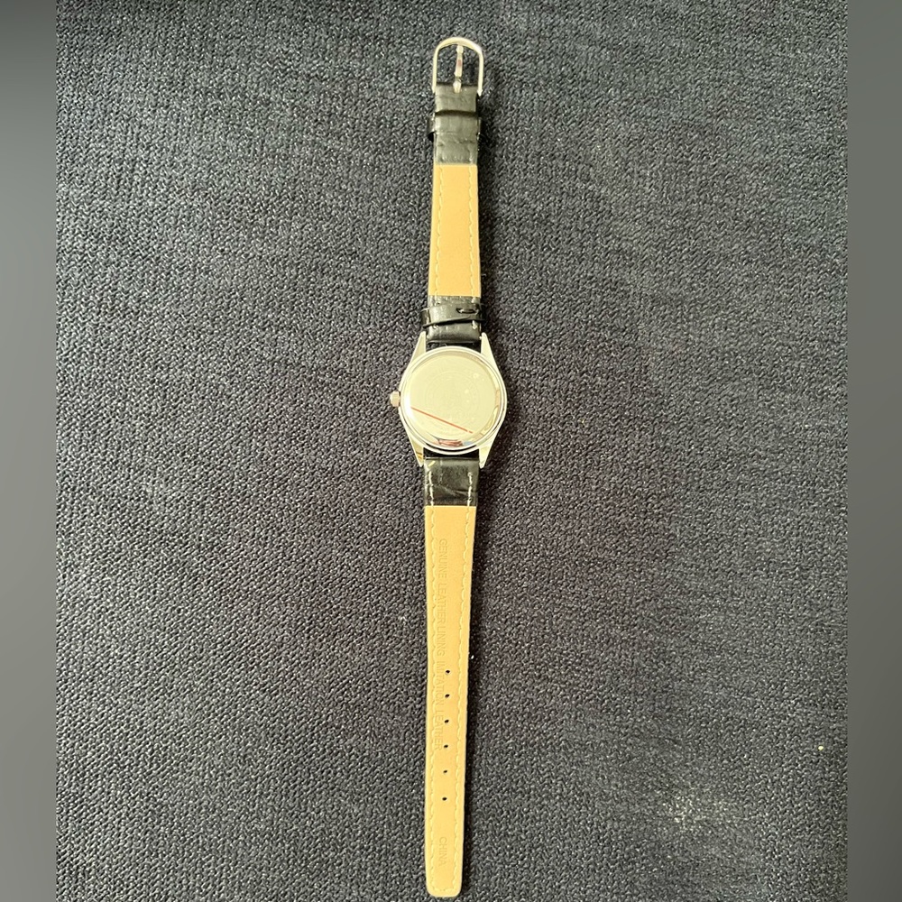Authentic NWOT Disney Park Edition Mickey Mouse Watch. - Picture 5 of 6